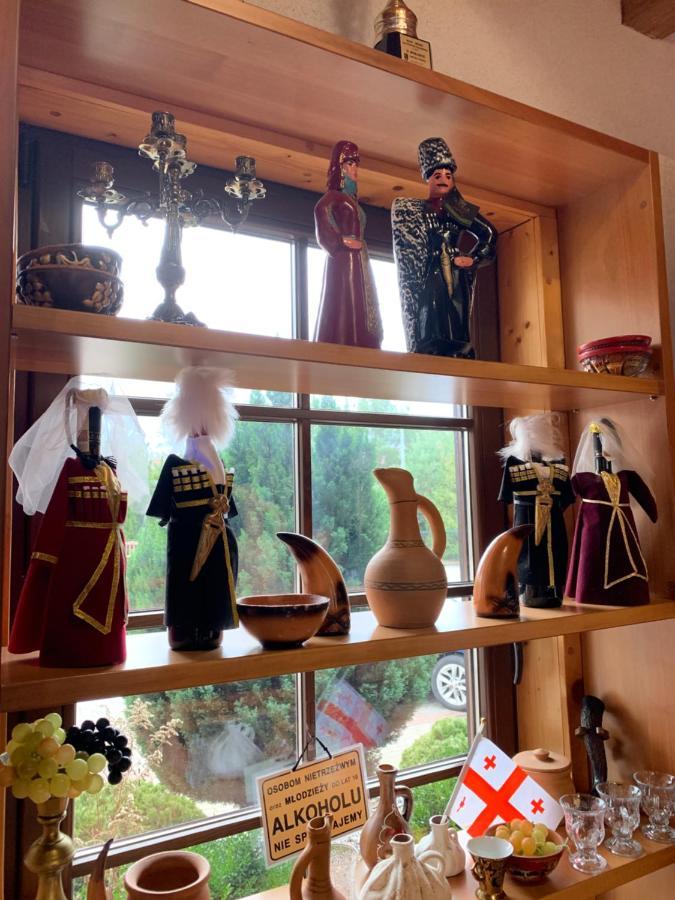 Hotel Tyrol I Restauracja Zycie Gruzji Osielsko Exteriör bild