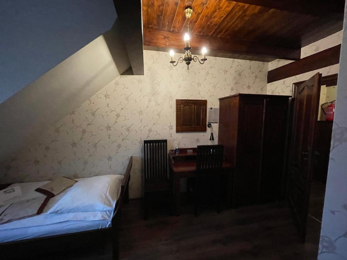 Hotel Tyrol I Restauracja Zycie Gruzji Osielsko Exteriör bild
