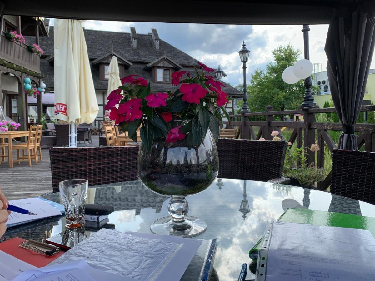 Hotel Tyrol I Restauracja Zycie Gruzji Osielsko Exteriör bild