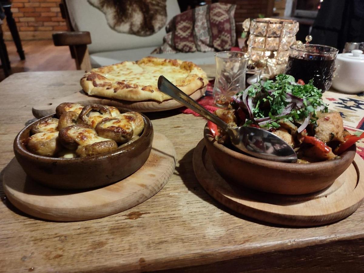 Hotel Tyrol I Restauracja Zycie Gruzji Osielsko Exteriör bild