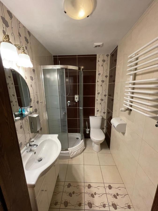 Hotel Tyrol I Restauracja Zycie Gruzji Osielsko Exteriör bild