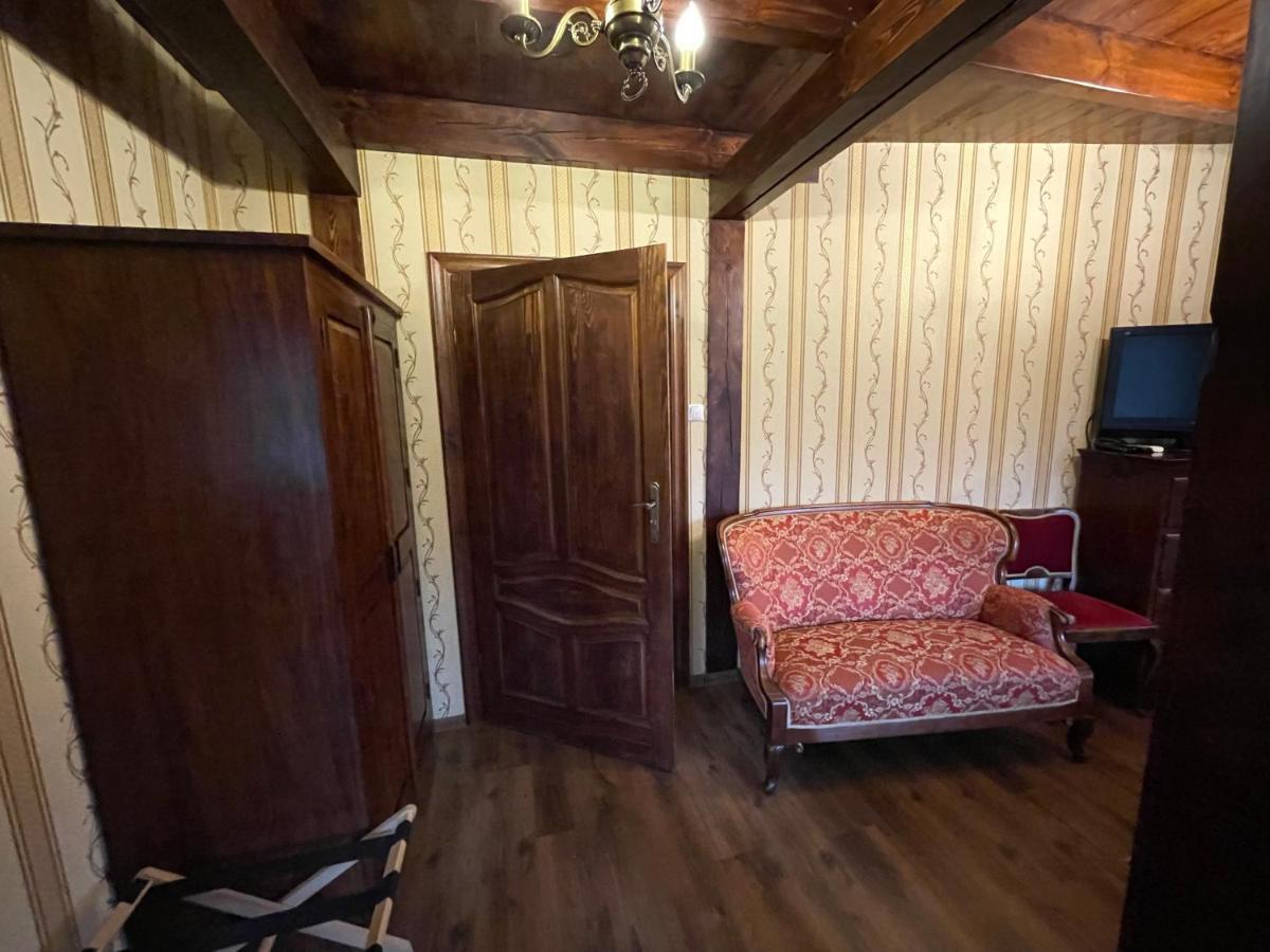 Hotel Tyrol I Restauracja Zycie Gruzji Osielsko Exteriör bild